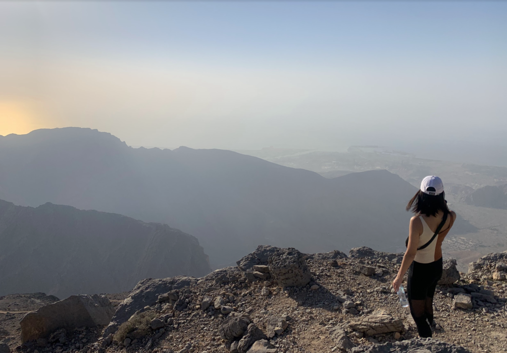 ペルシャ湾に沈む夕日を見にトレッキング