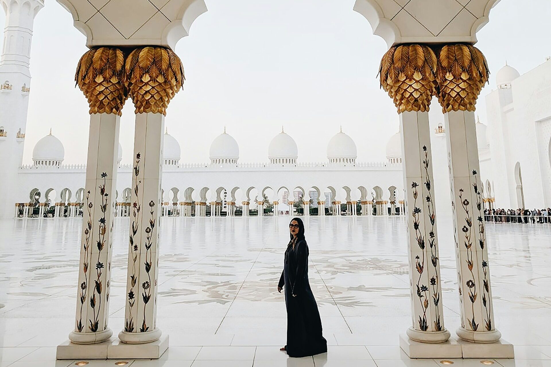 ドバイのアバヤと日本の着物：文化と伝統の美の比較